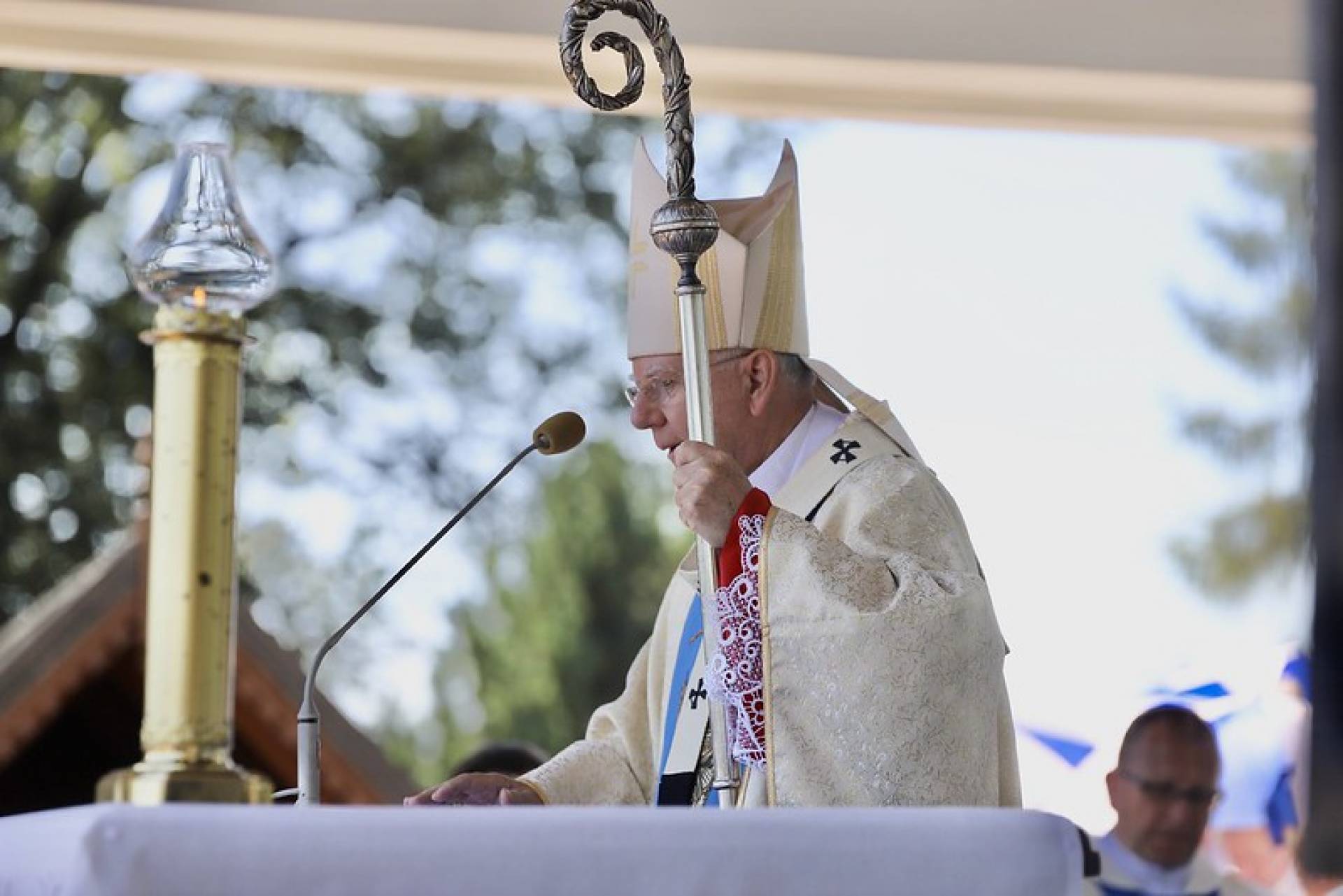Abp Jędraszewski:  „Trwająca od 1968 roku rewolucja chce zawładnąć umysłami Polaków”