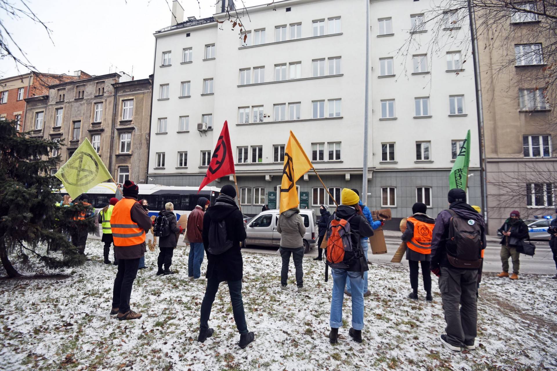Protest w Krakowie. "Tną lasy na potęgę i budują luksusowe siedziby"