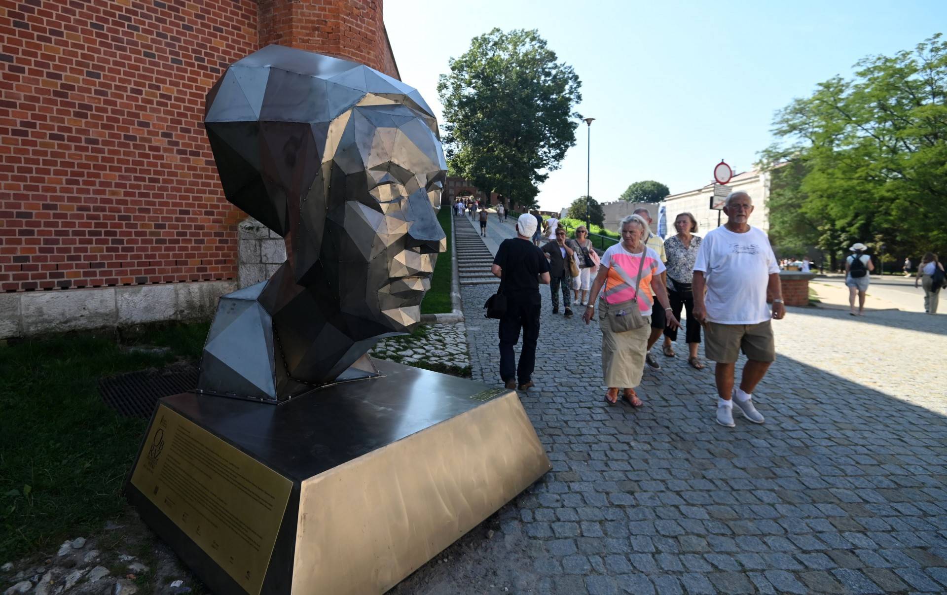 A cóż to za rzeźba stanęła pod Wawelem? Przed nami wawelskie wydarzenie roku!