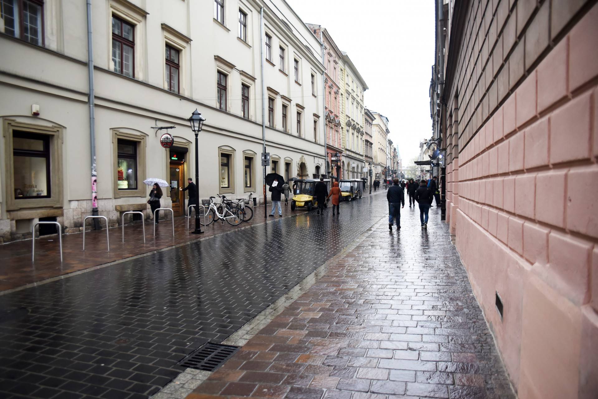 Sławkowska po remoncie. Szkoda jednak, że bez drzew...