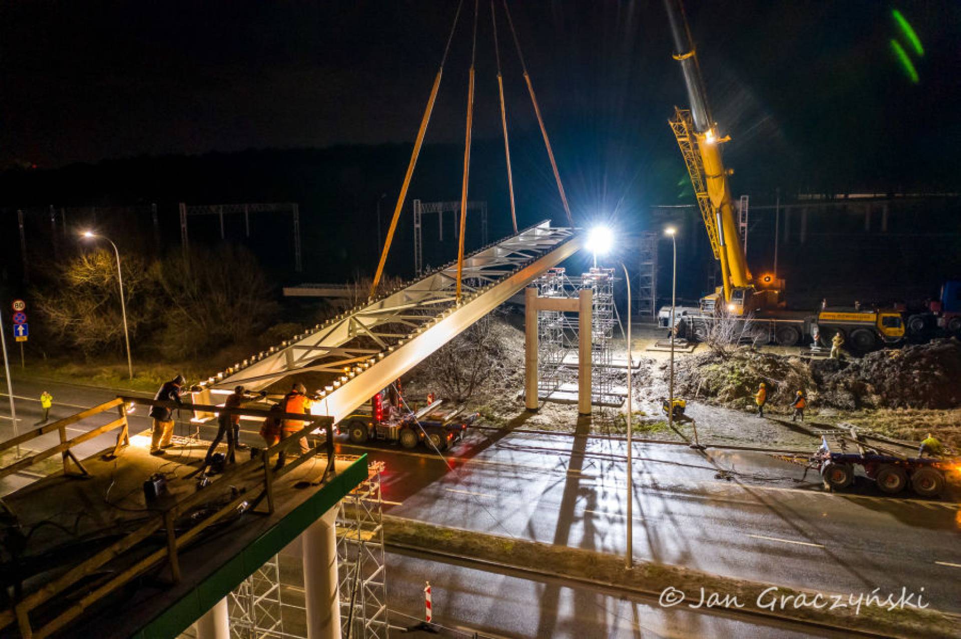 Tędy pojadą rowerzyści: nocna operacja na Powstańców Śląskich