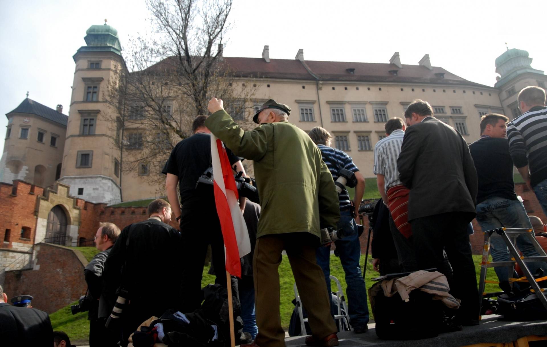 W Krakowie rano zawyją syreny: ćwiczenia połączone z rocznicą smoleńską. Trauma dla uchodźców