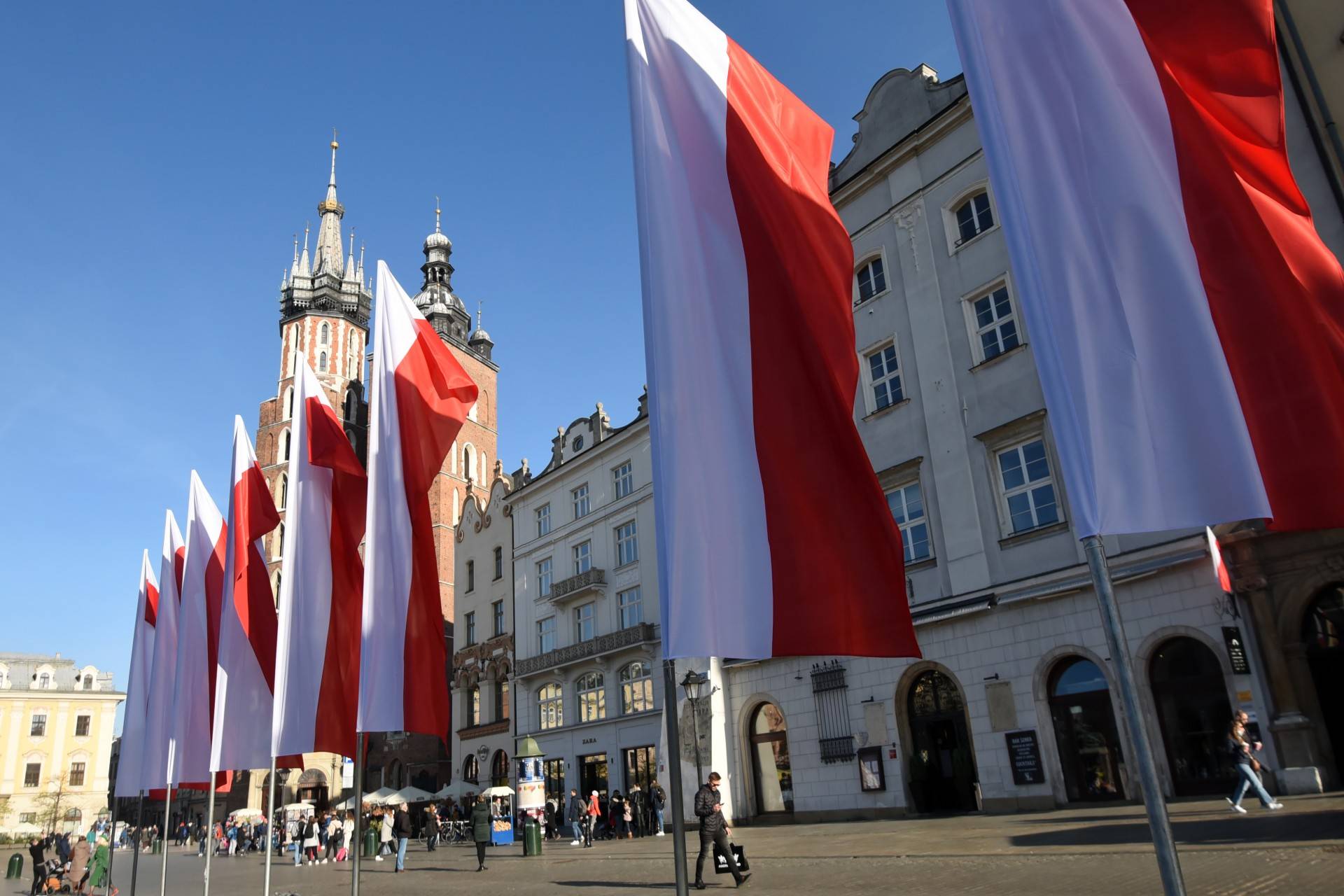 Najwięcej zgonów i zakażeń od wiosny. Pomoże akcja "Szczepimy się dla Niepodległej"?