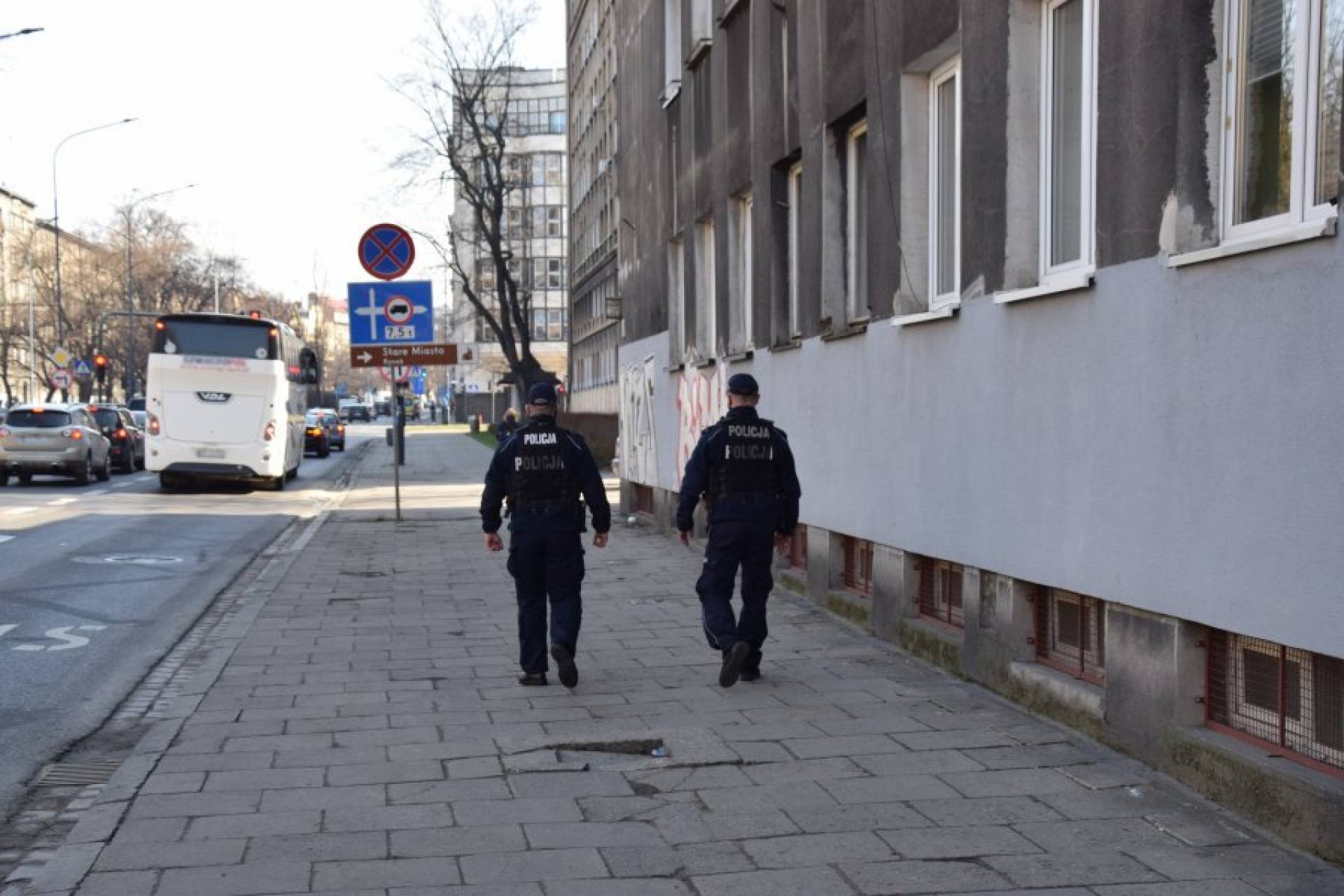 Namierzyli 5 nielegalnie otwartych restauracji i 14 siłowni. Inne działają nadal
