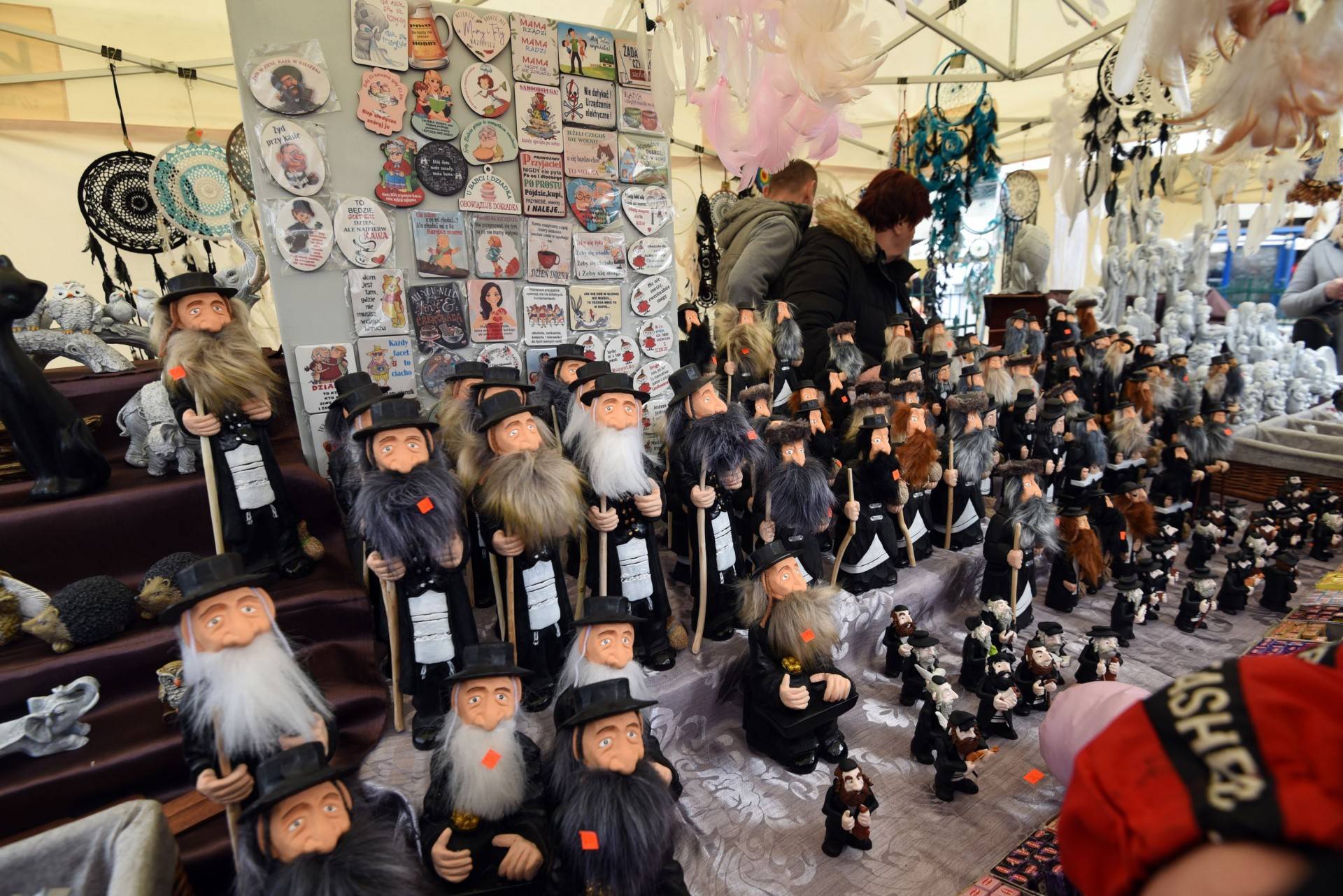 Miał być Emaus bez figurek Żyda z pieniążkiem. Zniknęły tylko kontrowersyjne szyldy