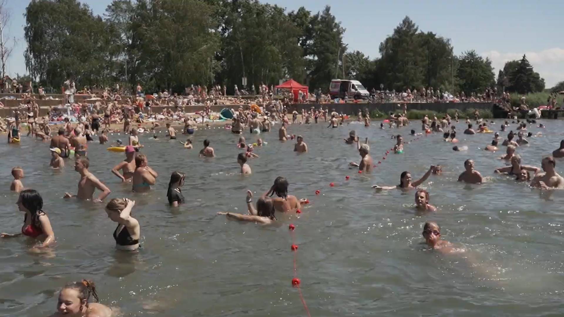 Nowa plaża mniejszy tłok? Na Bagrach więcej miejsca dla plażowiczów