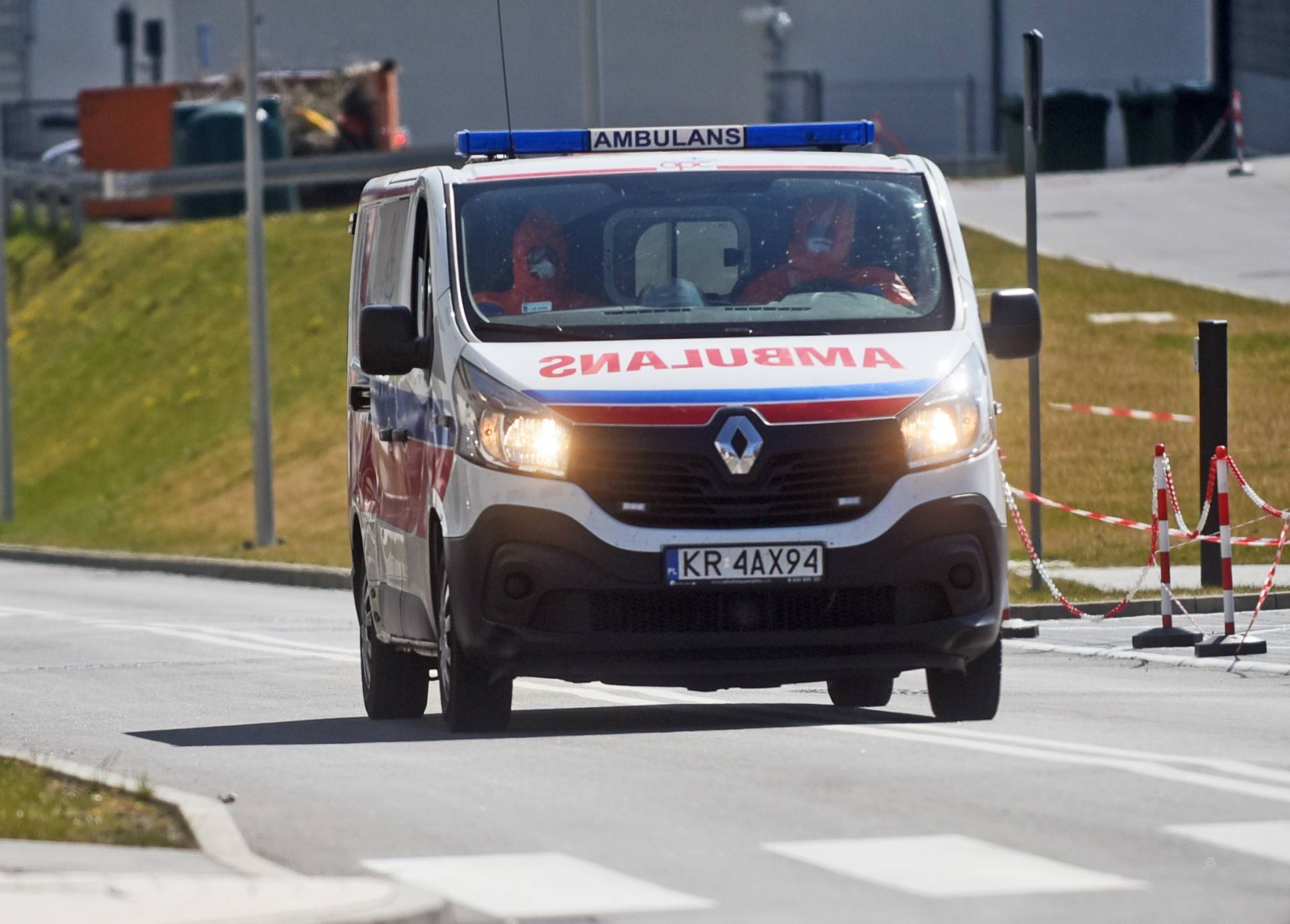 Coraz więcej chorych na COVID trafia do szpitala. Nowa szczepionka we wrześniu