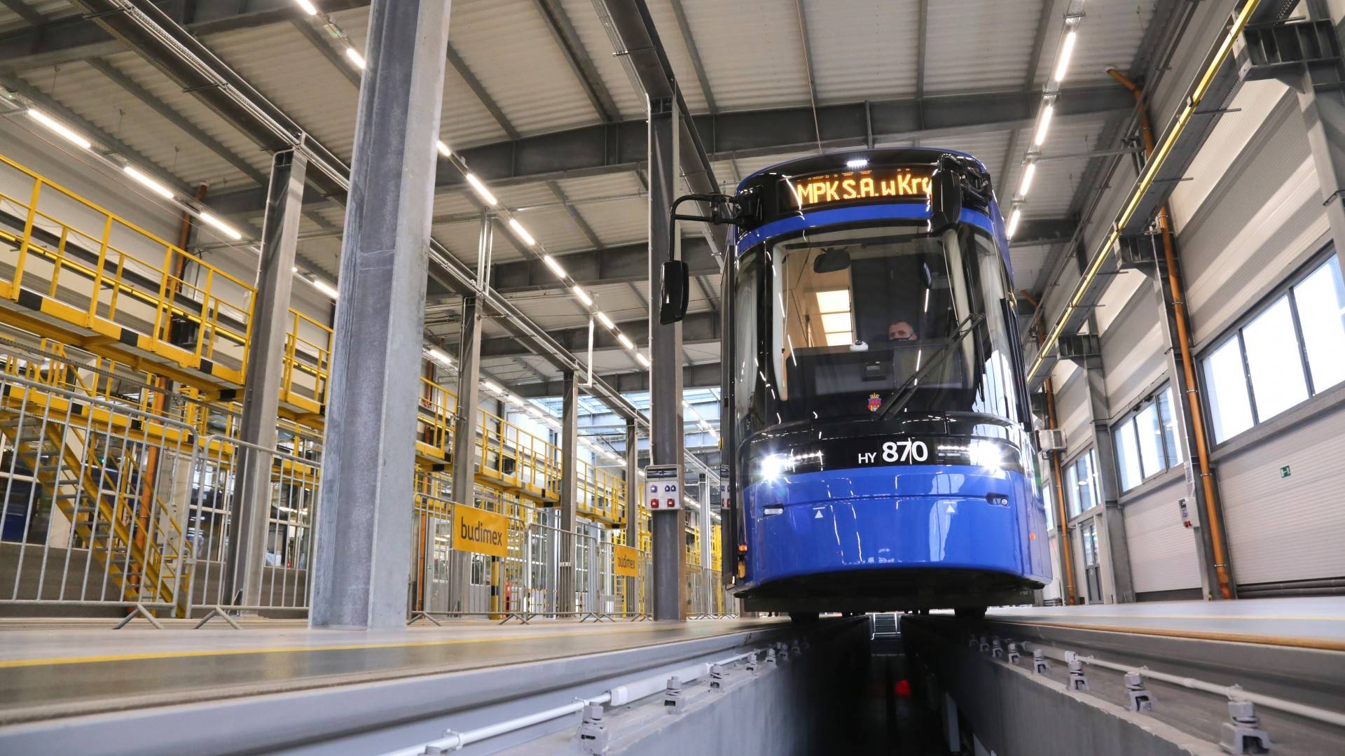 Takiej hali do obsługi tramwajów jeszcze nie było. Zasilana energią słoneczną