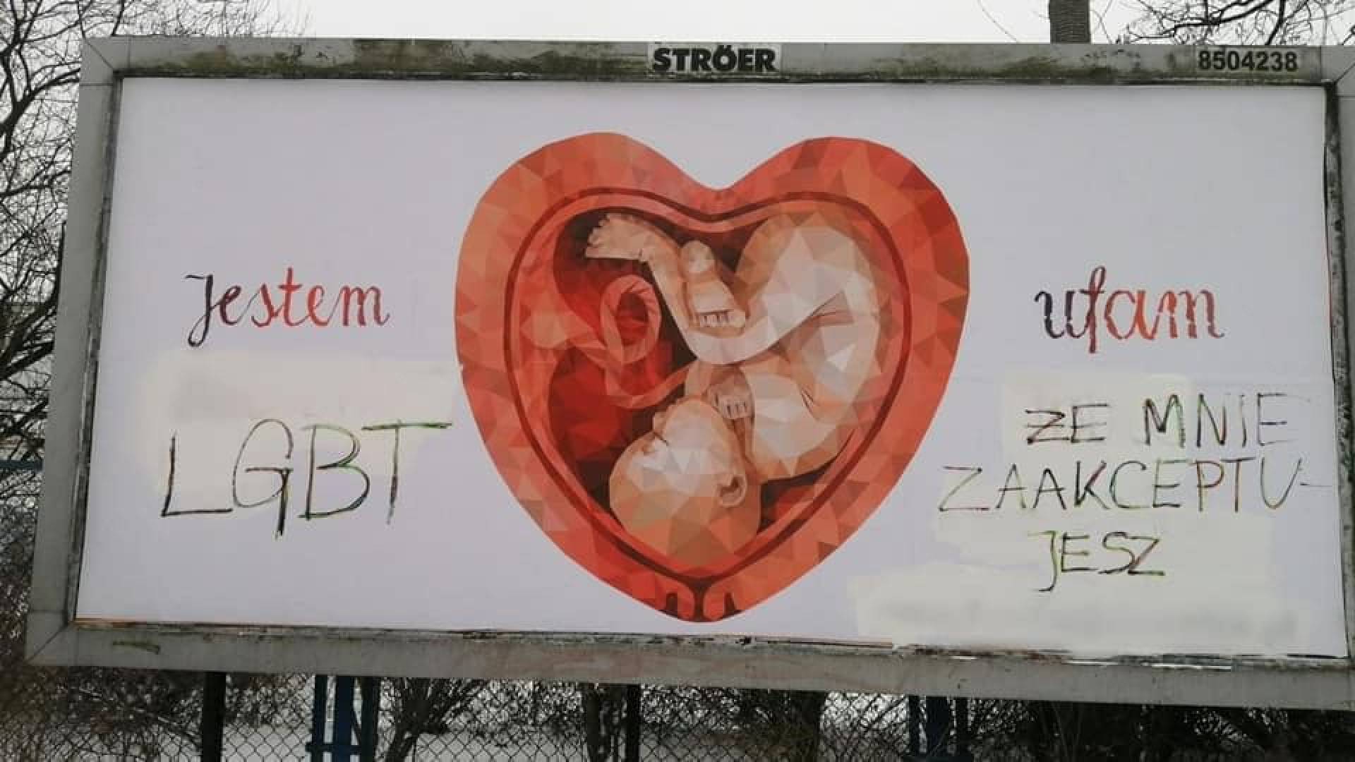 Kontrola w sprawie kontrowersyjnej kampanii. Co reklamują te plakaty?