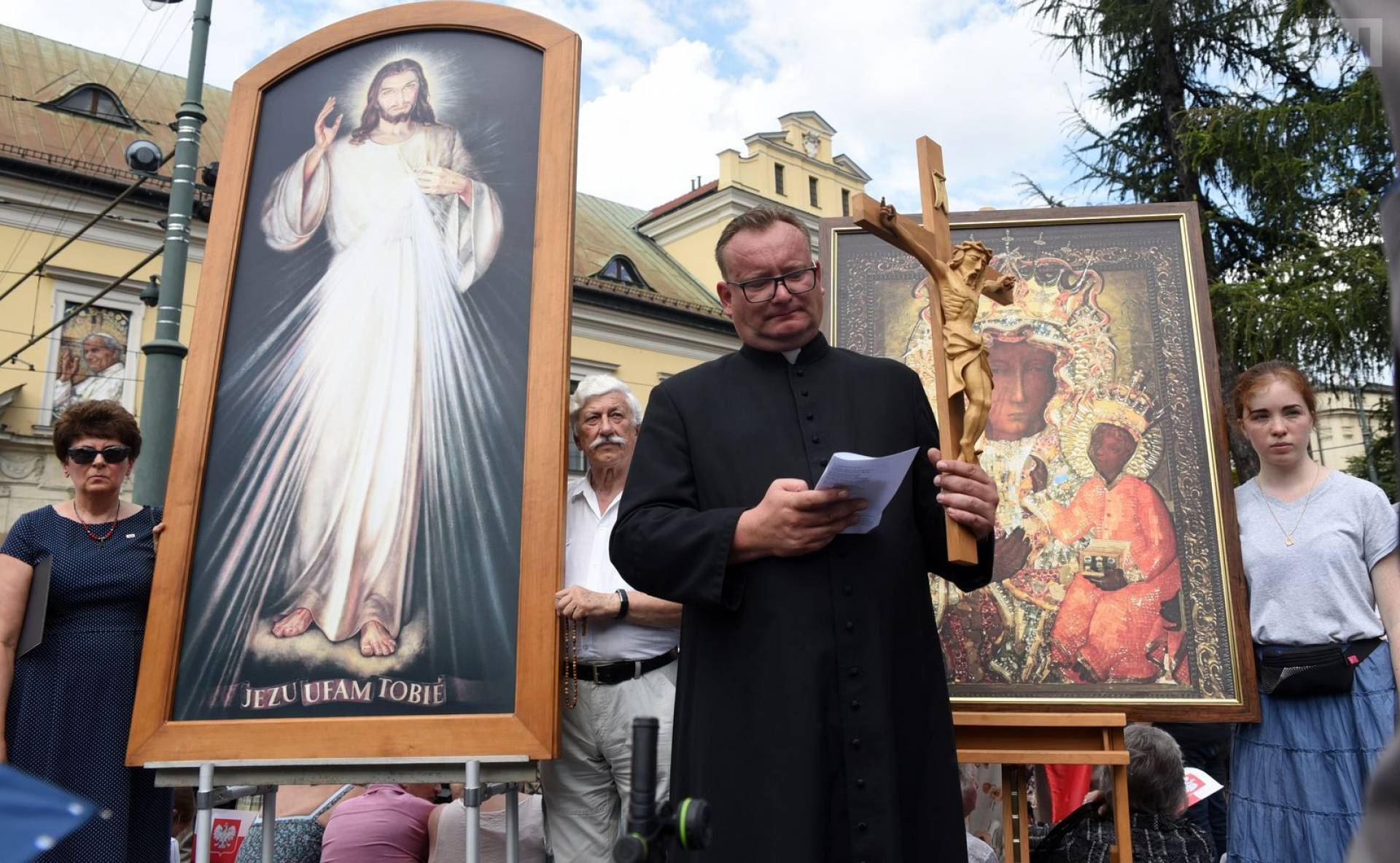 Radny proponuje: "zlikwidować pensje dla katechetów. 30 milionów oszczędności"