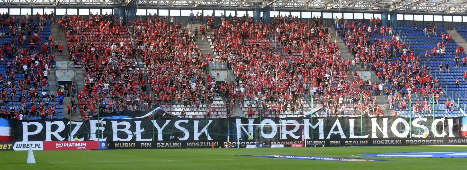 Kluby apelują do kibiców: szczepmy się, nie chcemy zamykania stadionów