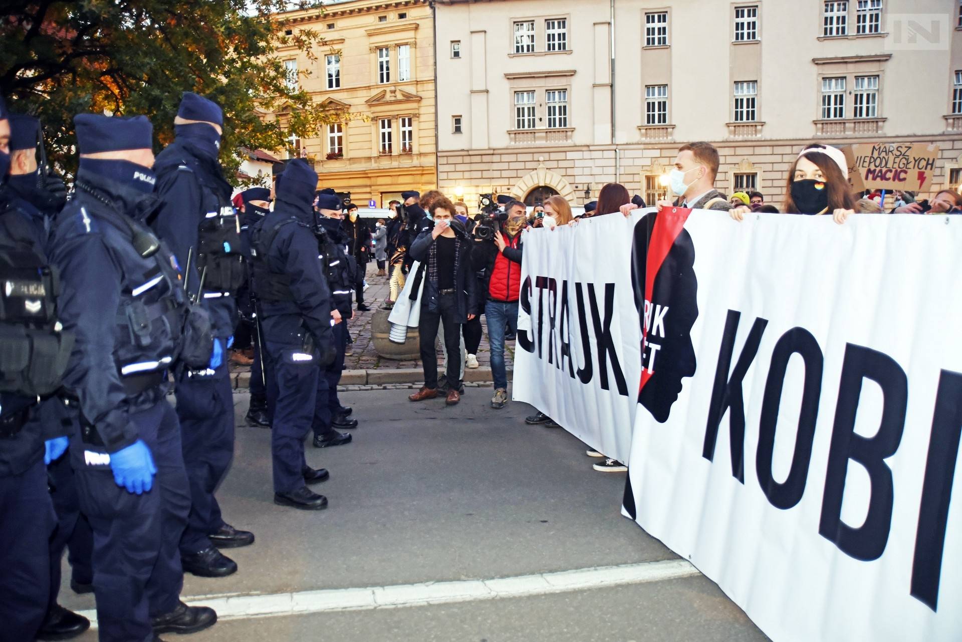 Policja zaostrza działania wobec uczestników Strajku Kobiet
