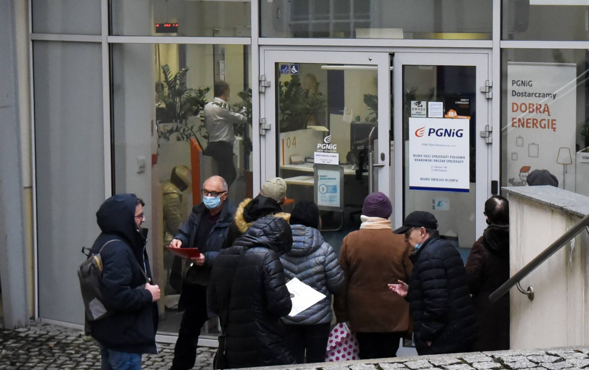 Mieszkańcy szturmują gazownię. Opozycja atakuje PiS za drożyznę