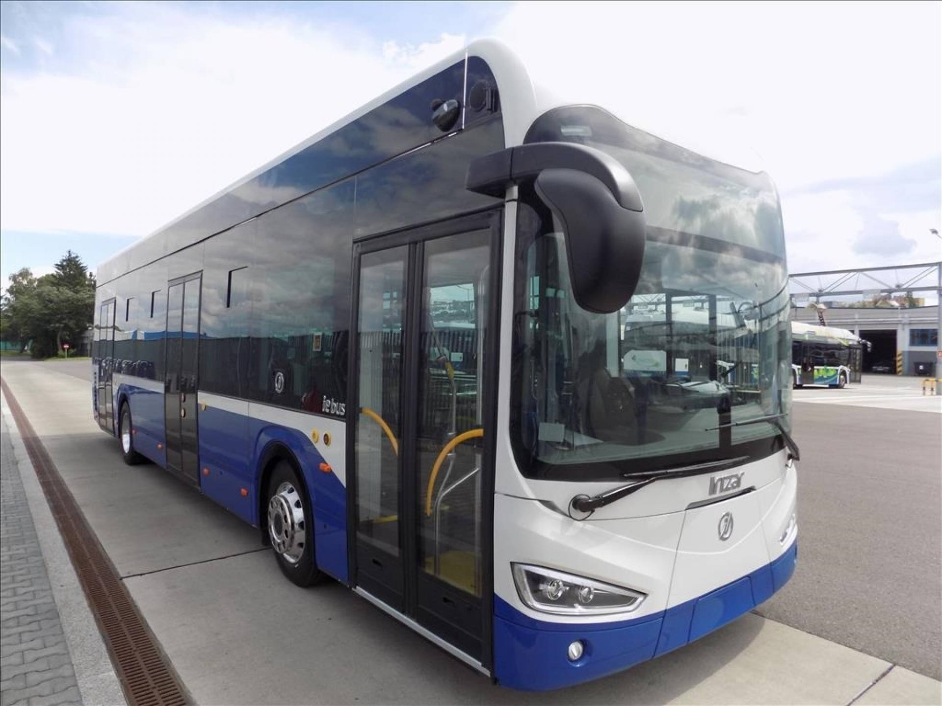 Pierwszy niepolski autobus elektryczny trafił do krakowskiego MPK, setny "elektryk"