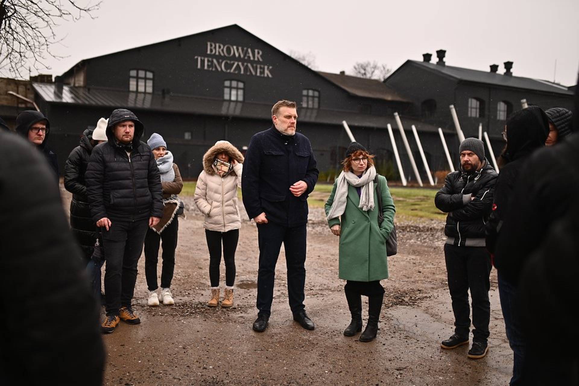 Protest w podkrakowskim Tenczynku przed budynkiem browaru Janusza Palikota