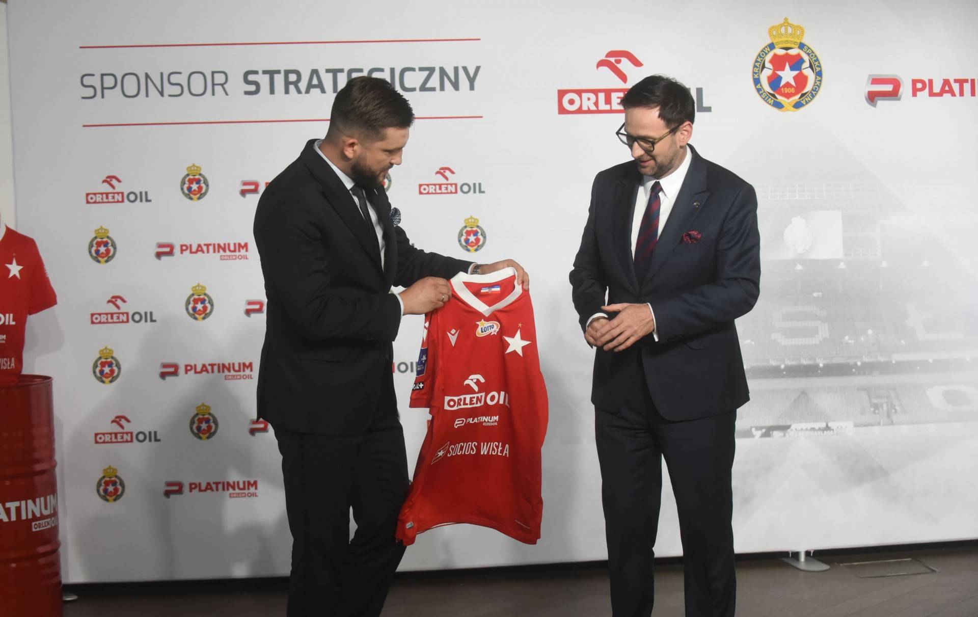 Obajtek za pieniądze Orlenu ratuje Wisłę Kraków. "Powrócimy na szczyt"