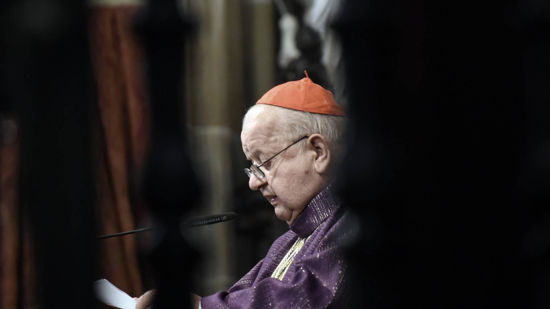 Kard. Dziwisz stanie przed sądem? Komisja ds. pedofilii zawiadamia prokuraturę