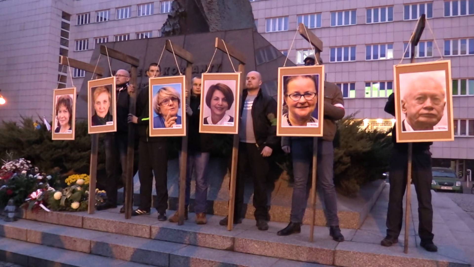 Prokuratura kończy śledztwo w sprawie „szubienic”. Róża Thun idzie do sądu!