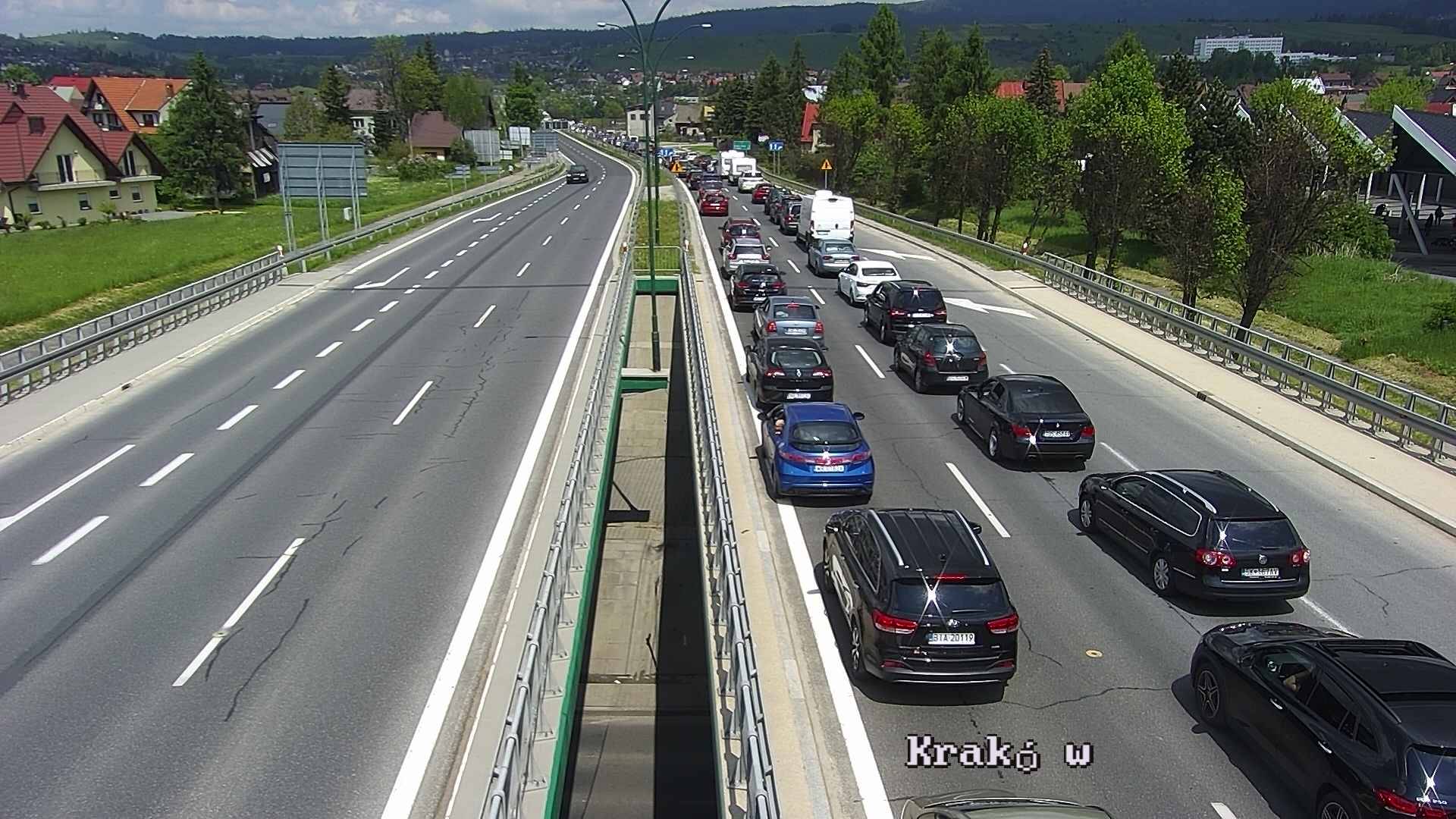 Trudny powrót do Krakowa. Tysiące osób ruszyło w drogę