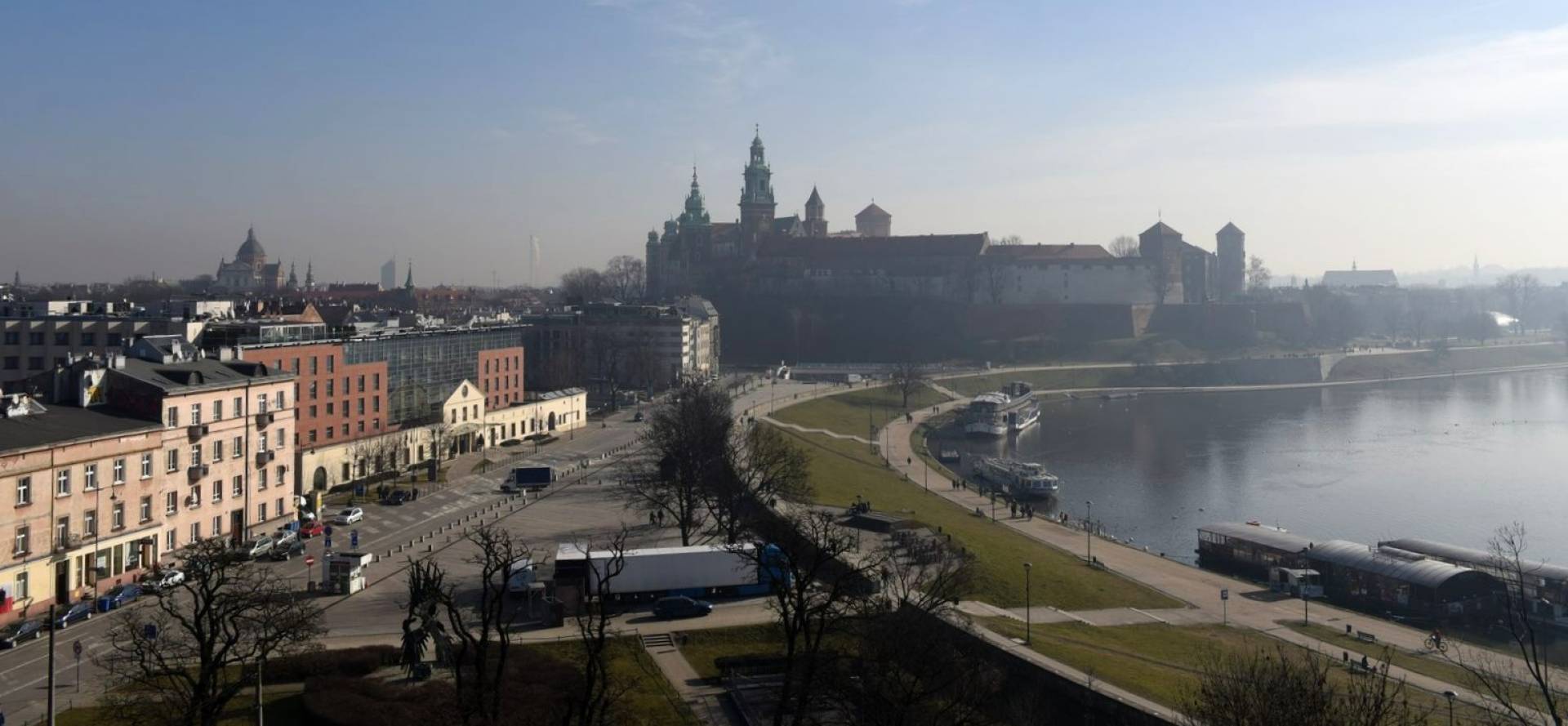 W biały dzień pobili dwóch mężczyzn na bulwarach. Policja szuka napastników