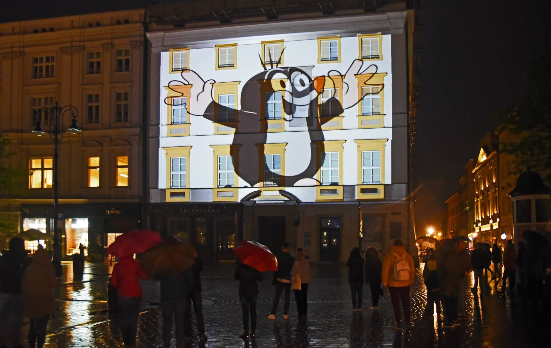 Taka sytuacja wieczorem na Rynku. Z okazji 9-go Maja...