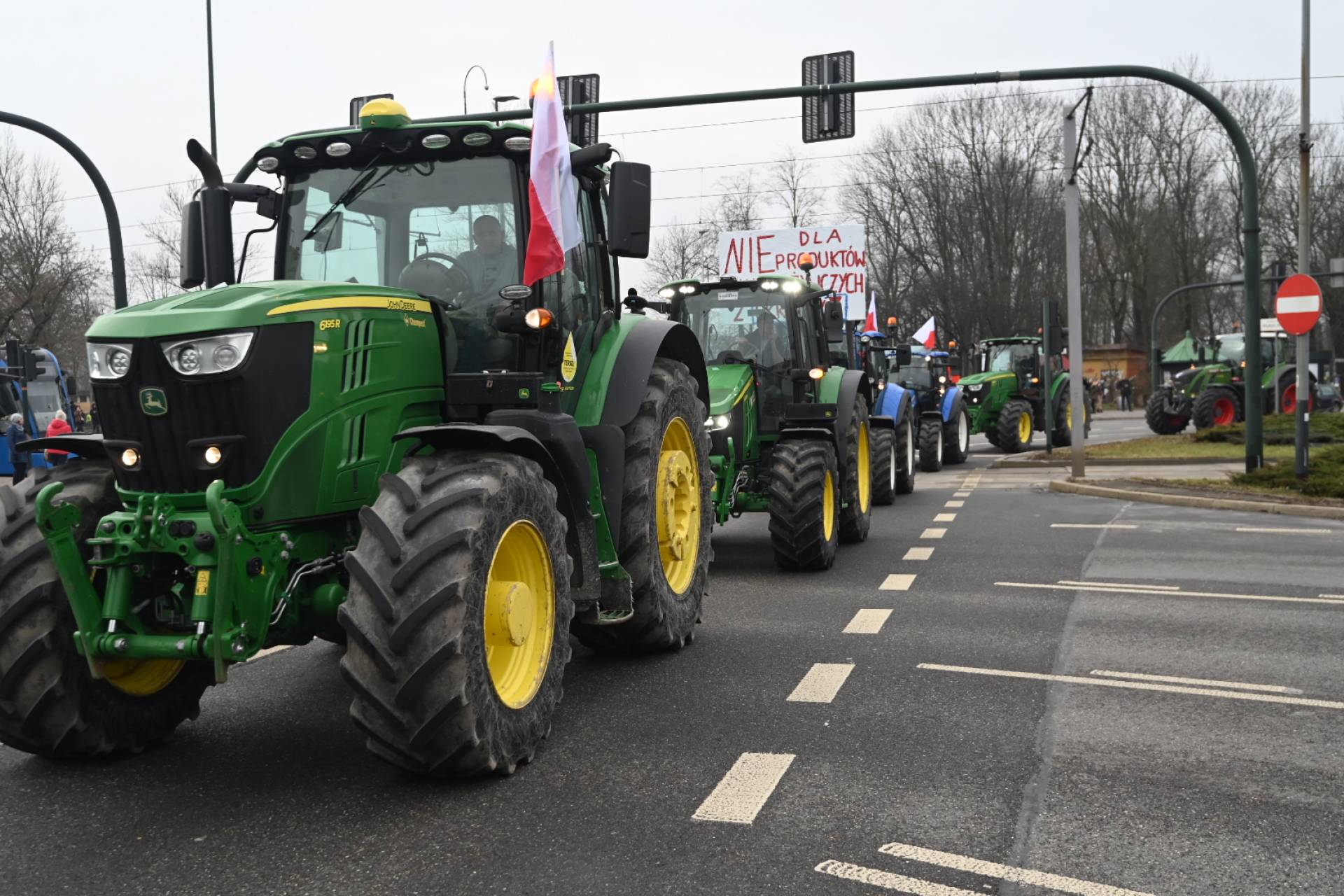 Niezły sprzęt mają nasi rolnicy, tak wyglądał protest na rondzie Matecznego