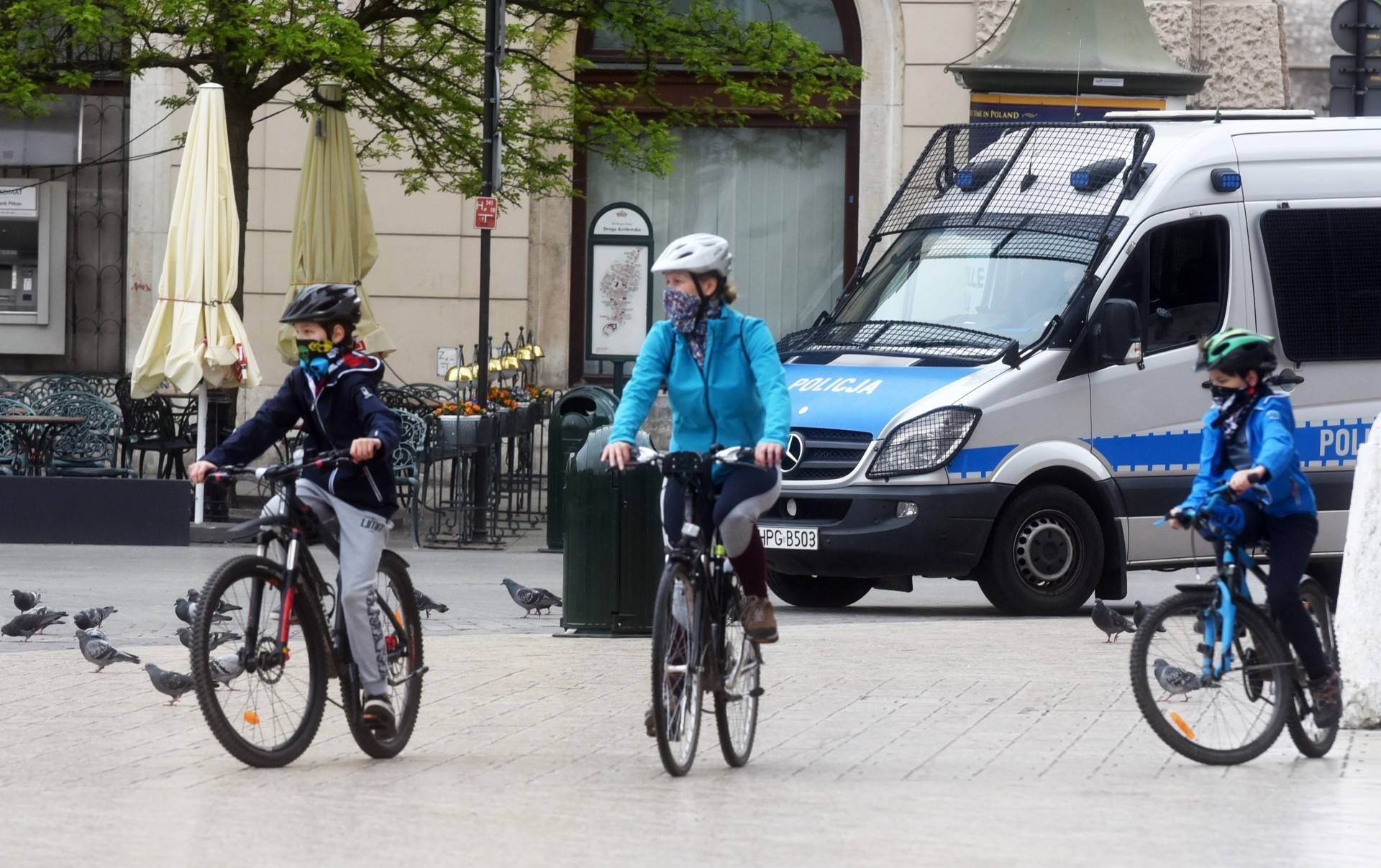 Już nie tak pusty Rynek, policja czekała na demonstrantów?