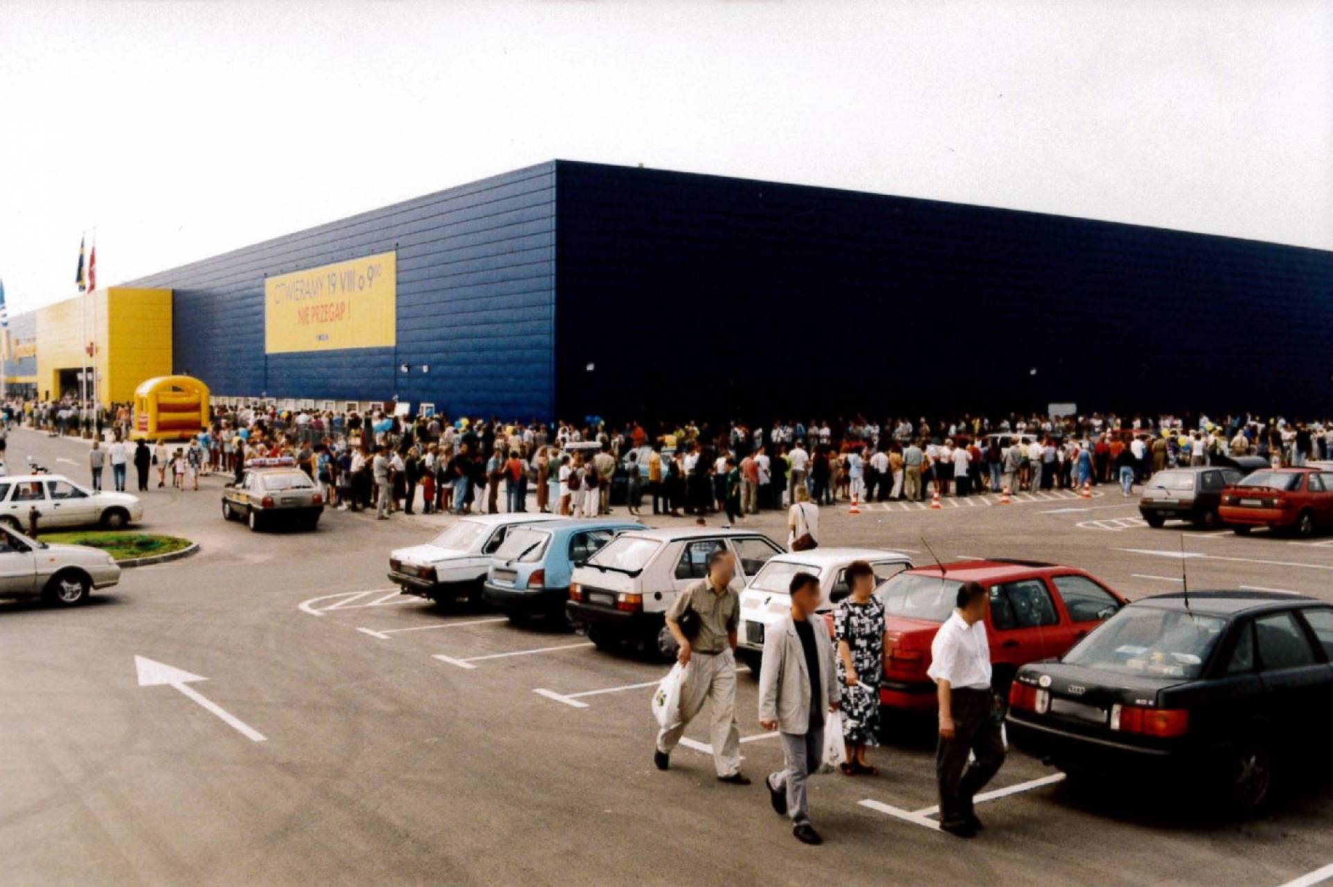 Otwarcie sklepu IKEA w Krakowie, kolejka ustawiła się trzy dni wcześniej