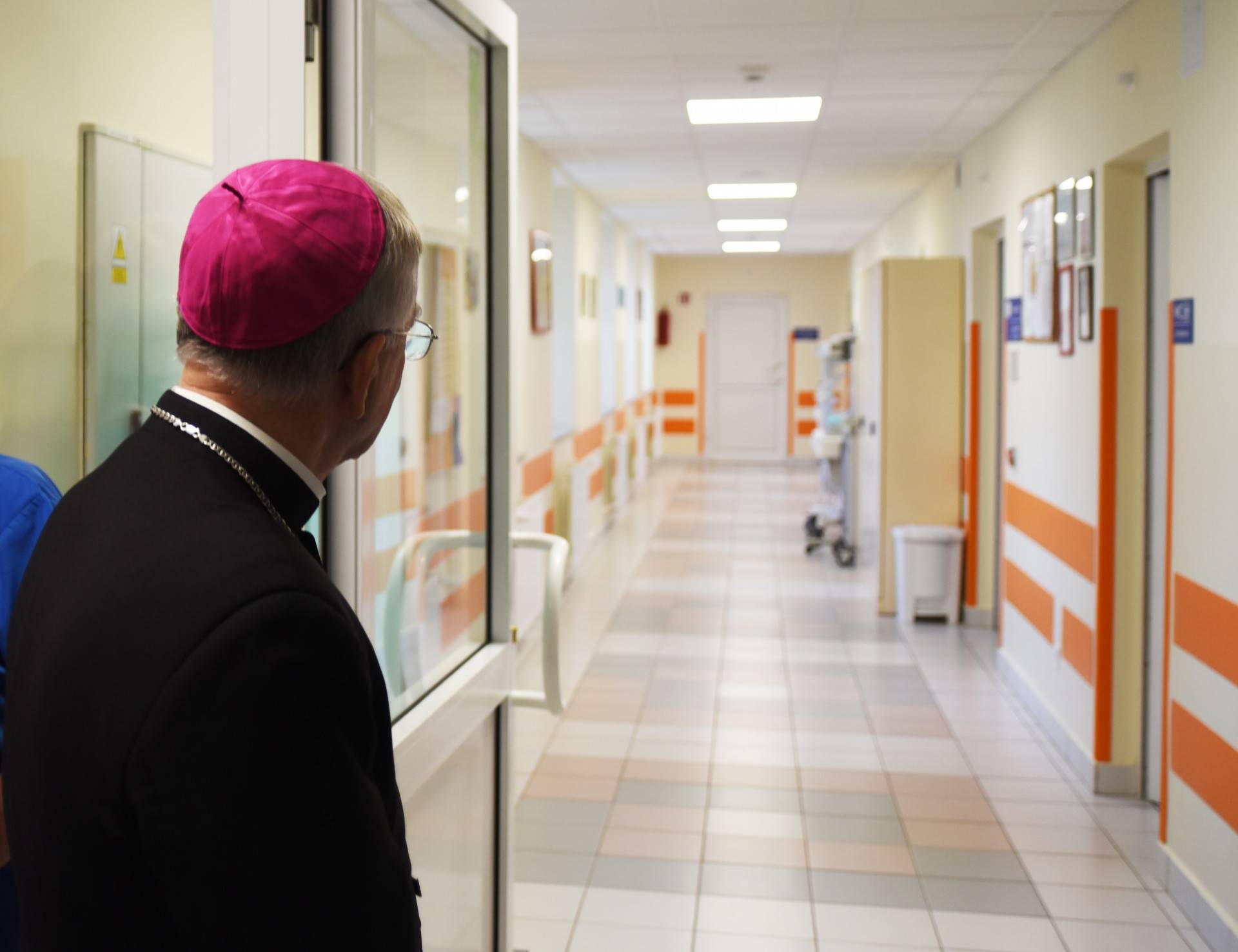 Nowoczesny szpital otwarty i poświęcony, a co z lekarzami?