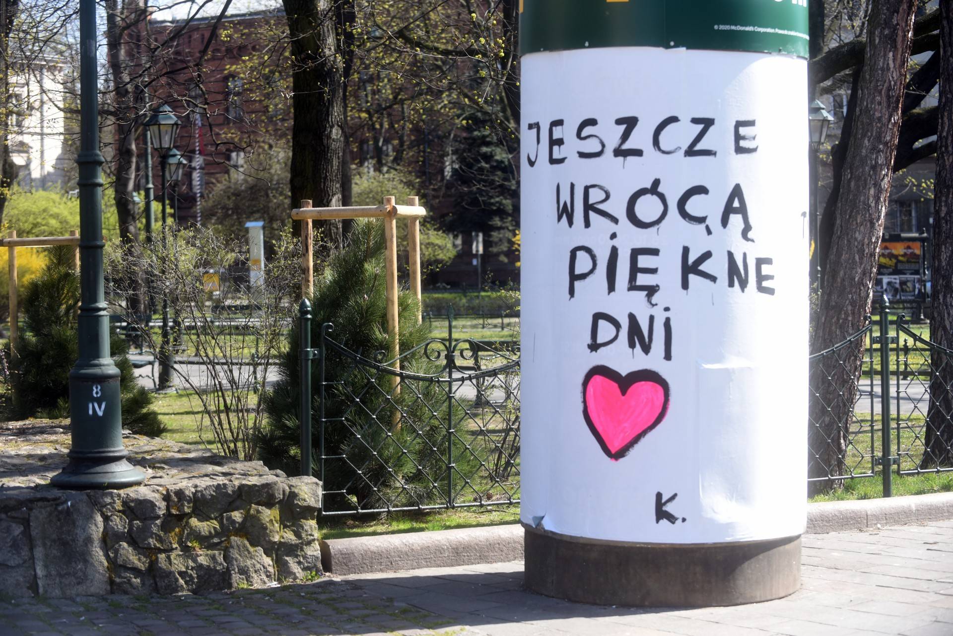 Jeszcze wrócą piękne dni... Kraków nie traci ducha