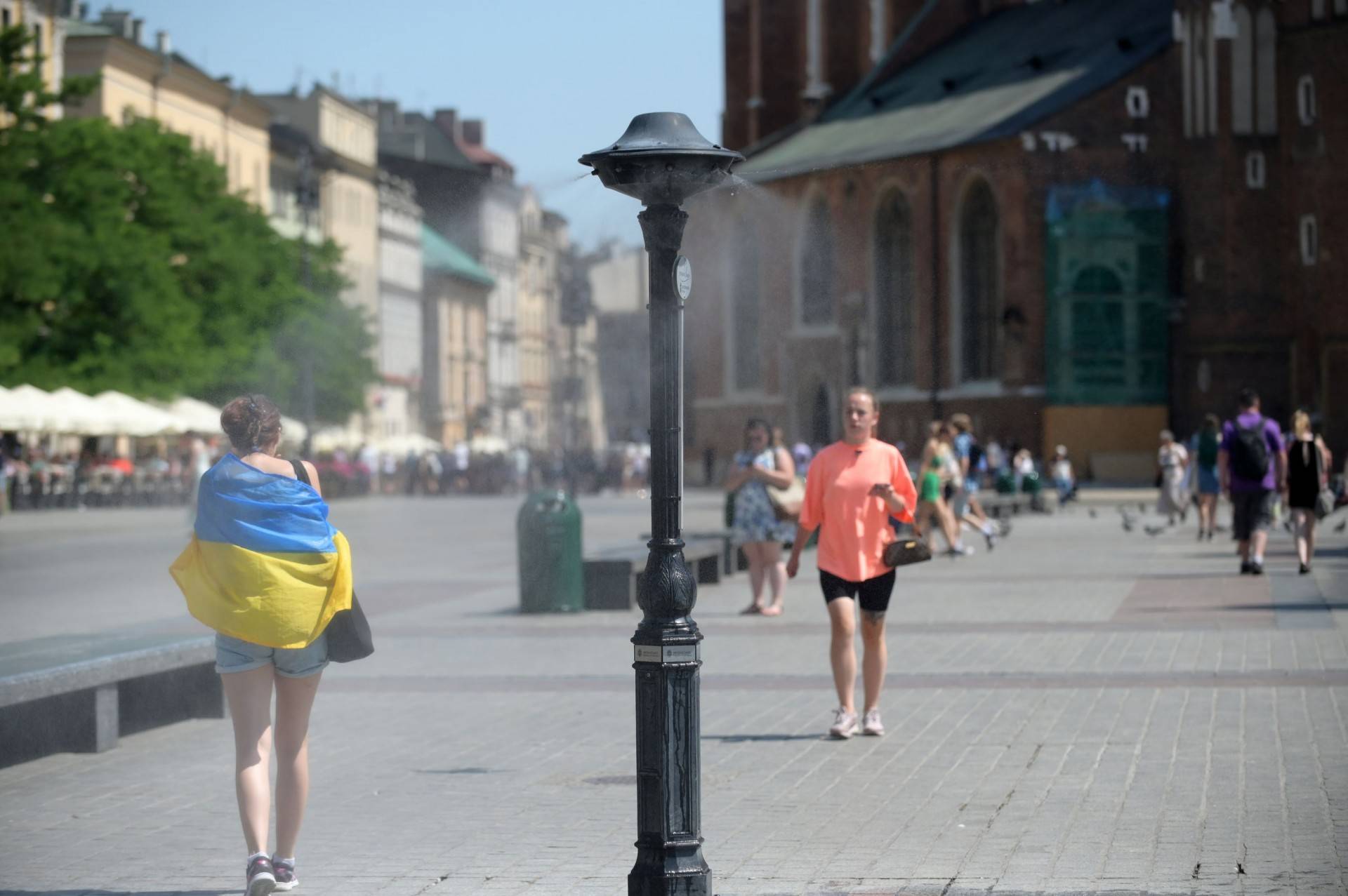 W poszukiwaniu ochłody. Kiedy i gdzie miasto uruchamia kurtyny wodne?