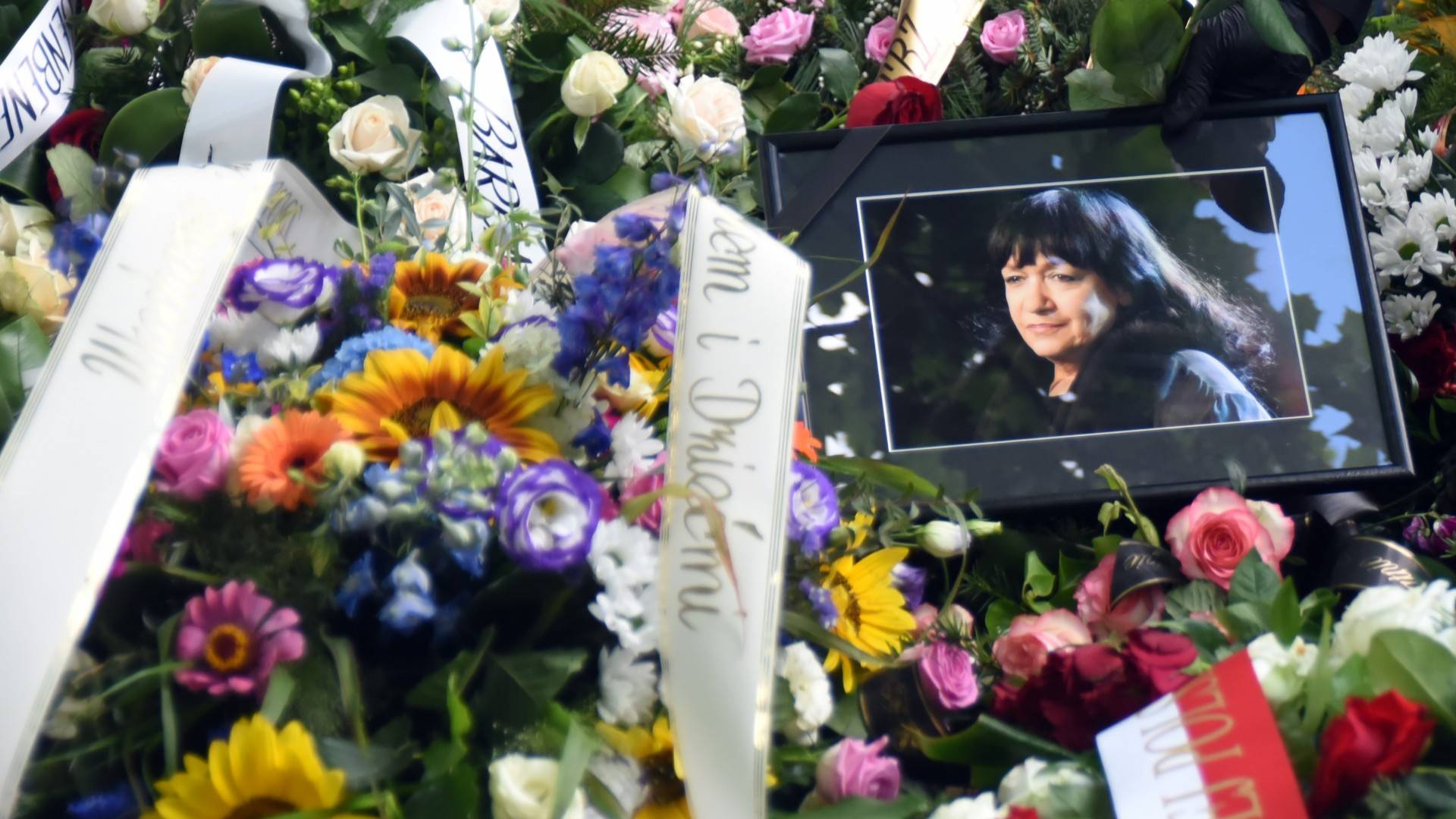 Ewa Demarczyk spoczęła na Cmentarzu Rakowickim obok przyjaciół z Piwnicy pod Baranami