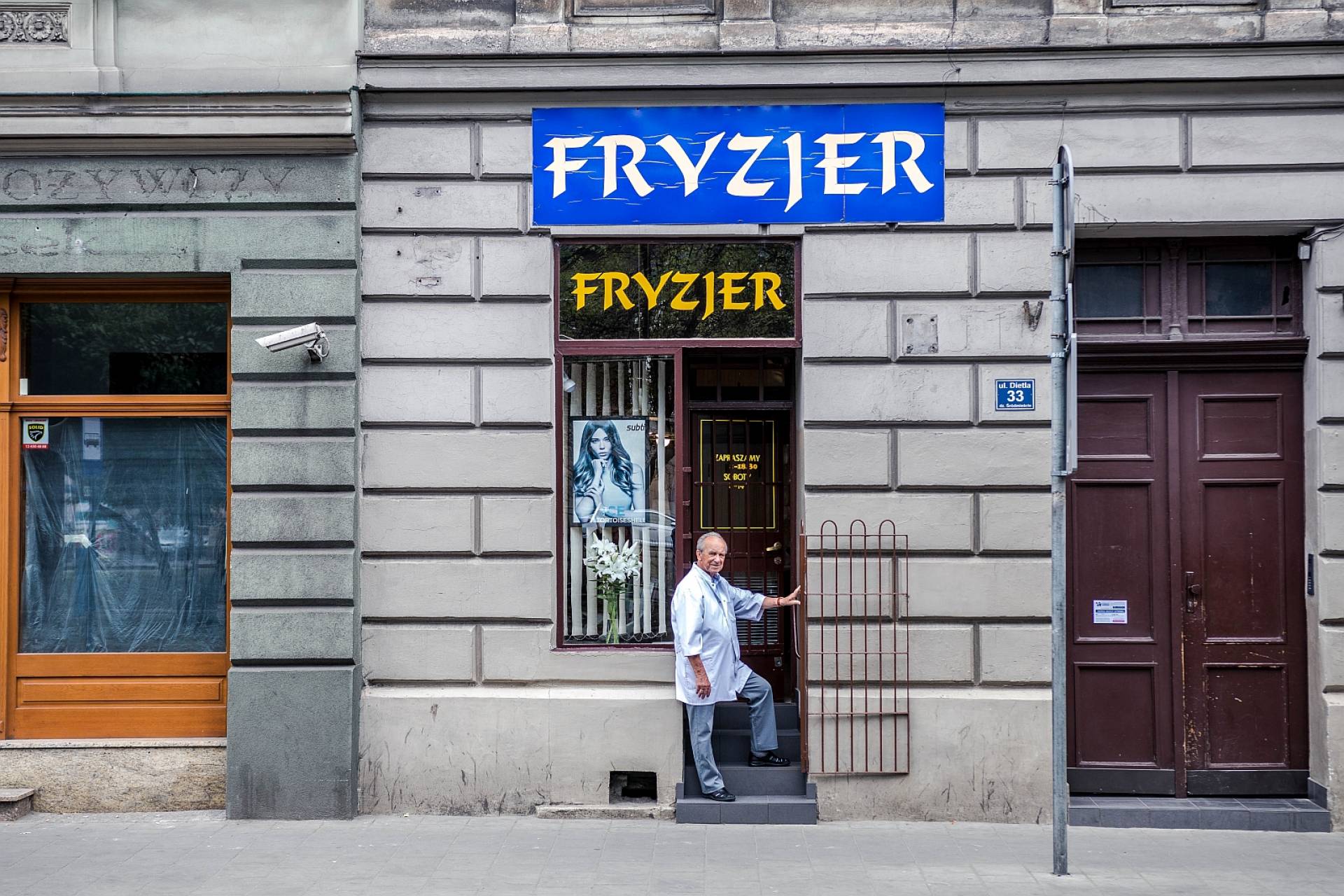 Nie jest zwykłym golibrodą: z brzytwą od 63 lat