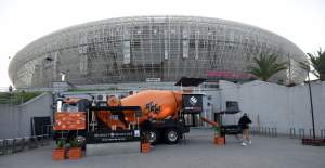 Taka promocja mocnego alkoholu: leją go z betoniarki