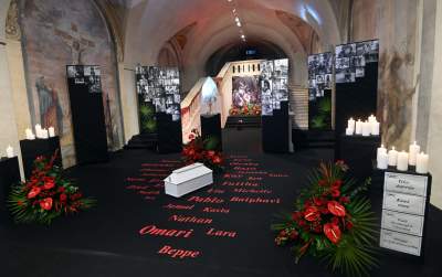 Przejmujący Grób Pański u Pijarów, nawiązuje do cierpienia dzieci