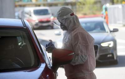 Wirusolog przewiduje: wirus nie zniknie, ale może być łagodniejszy niż grypa