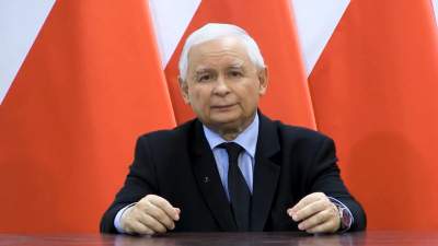 K. Piasecki: Siadł Pan Prezes na tle, wyciągnął ku nam swe dłonie i pokazał, że są puste