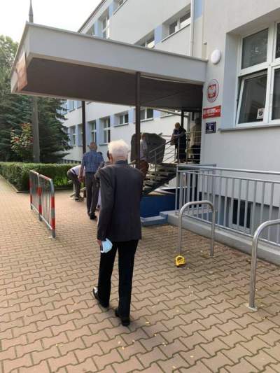 Wybory w Krakowie: głosujący z samego rana... zaskoczeni