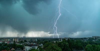 W sobotę burze z gradem i wiatr do 100 km/h, ostrzeżenie dla całej Małopolski