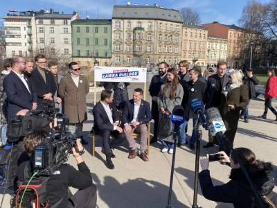 Poseł Miszalski zaprezentował "krakoską ławkę dialogu". Ma być symbolem zmian