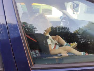 Dziecko zamknięte na upale w aucie. Interweniował policyjny antyterrorysta