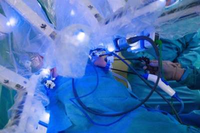 Boimy się badań, a to bardzo podstępny nowotwór. W Krakowie operują go przy użyciu robota