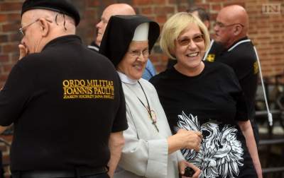 Kurator Nowak chwali kibiców Legii za ich kpiny z walki z rasizmem