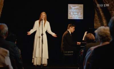 Wpadka twórców serialu "Osiecka". Zareklamowali bar "Piwnicy pod Baranami"?