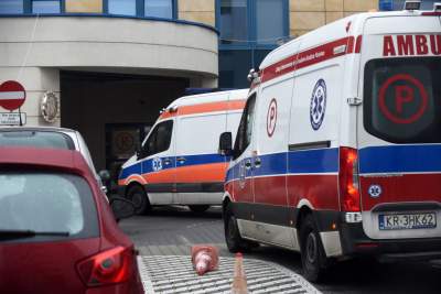 Omikron łagodny, a zgonów bardzo dużo. Zapytali Polaków dlaczego się nie szczepią