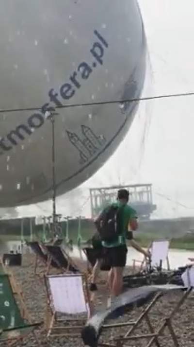 Nagła burza zniszczyła balon widokowy nad Wisłą (film)