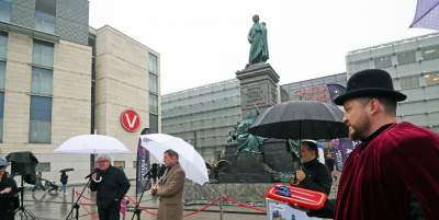 Odsłonięto pomnik Adama Mickiewicza, tym razem przed Galerią Krakowską