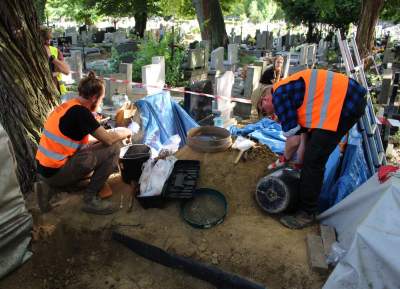 Odkryto szczątki sześciu osób ze śladami po postrzałach. Śledztwo IPN