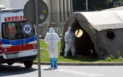 Dodatkowe miejsca dla zakażonych na papierze? Zostało 14 respiratorów