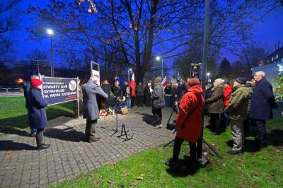 W proteście dokonał samospalenia, odsłonięto tablicę pamięci "Szarego Człowieka"
